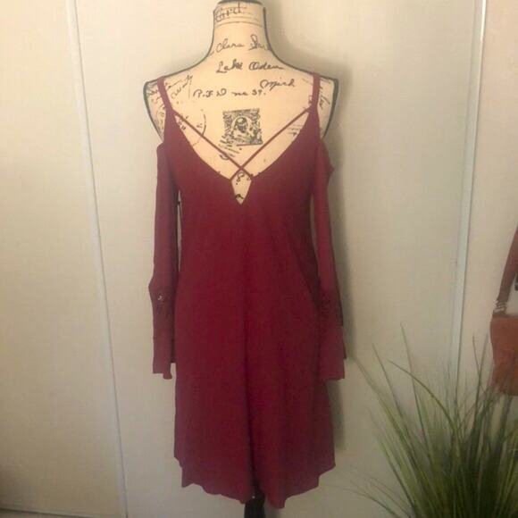 NWT! ASTR THE LABEL Cold Shoulder Shift Dress Size Small - Picture 7 of 12